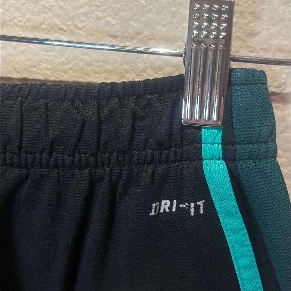 Nike Boy’s 9” Basketball Shorts Dri Fit Jade Green Black Size Large